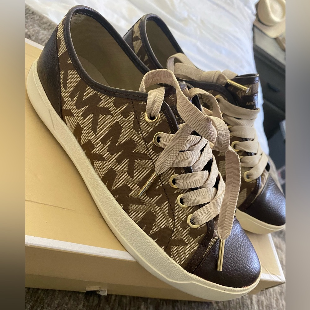 Michael Kors Womans MK Monogram City Sneakers Tennis Shoes Mocha Size 7 M Womens